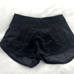 Black camouflage lululemon speed ups 4”